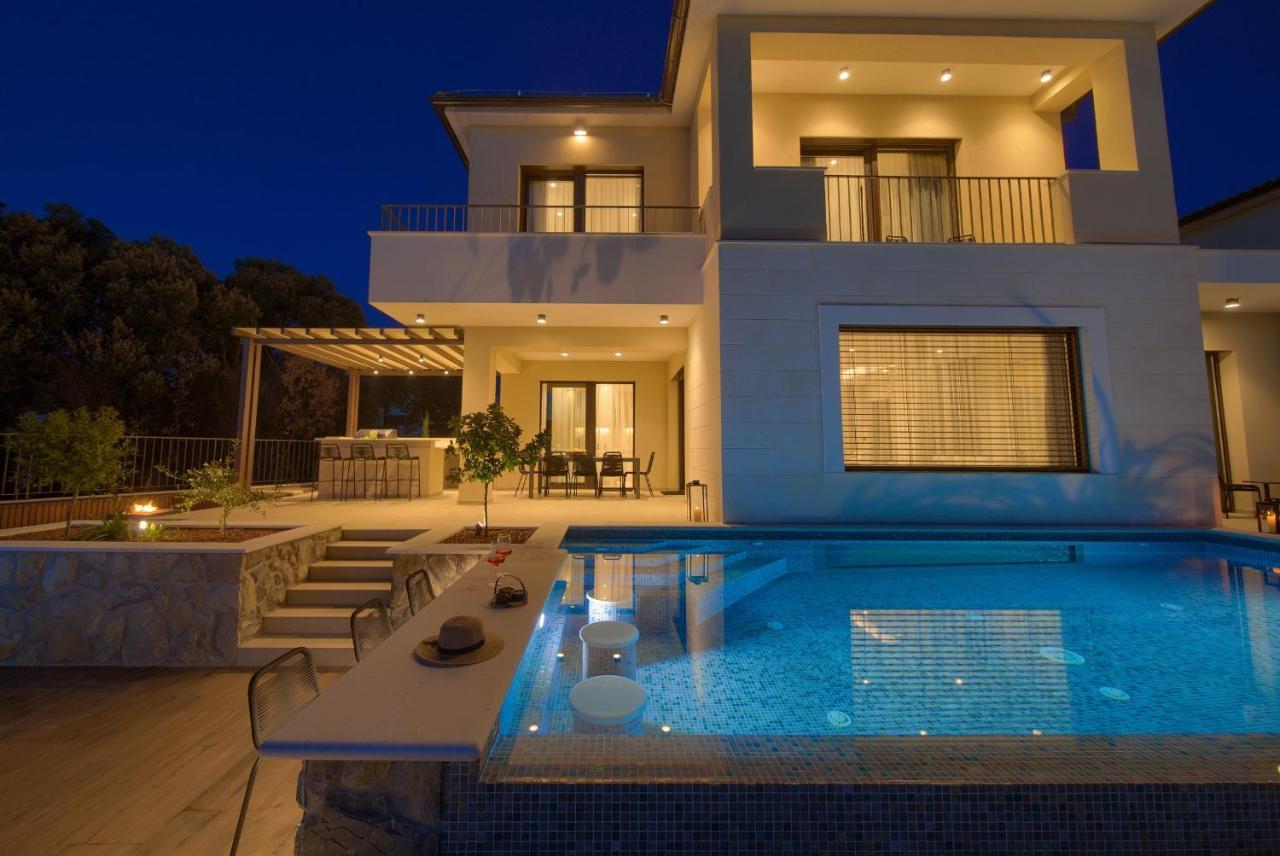 Villa Luxury Lord And Lady