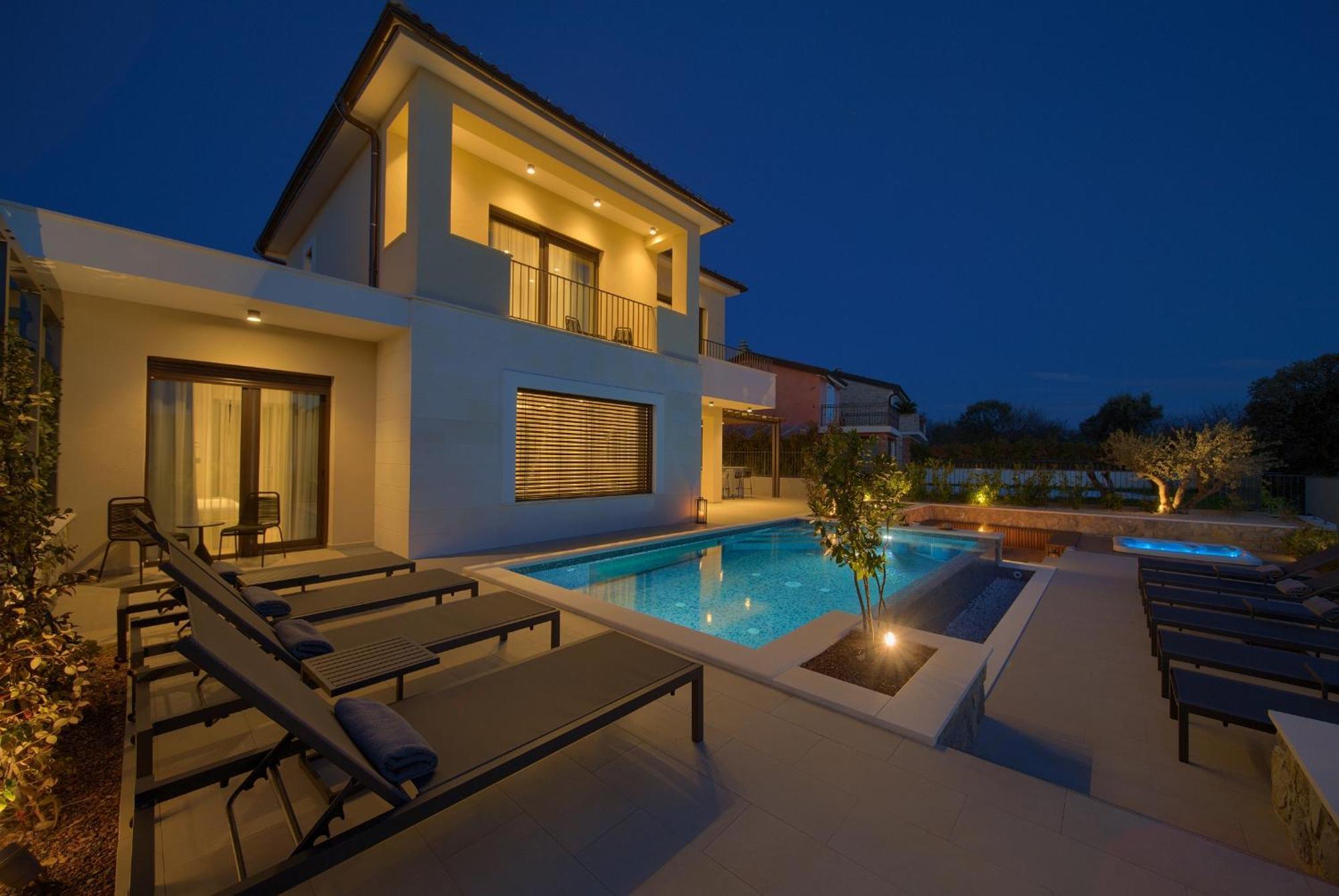 Luxury Lord And Lady Villa Pinezići