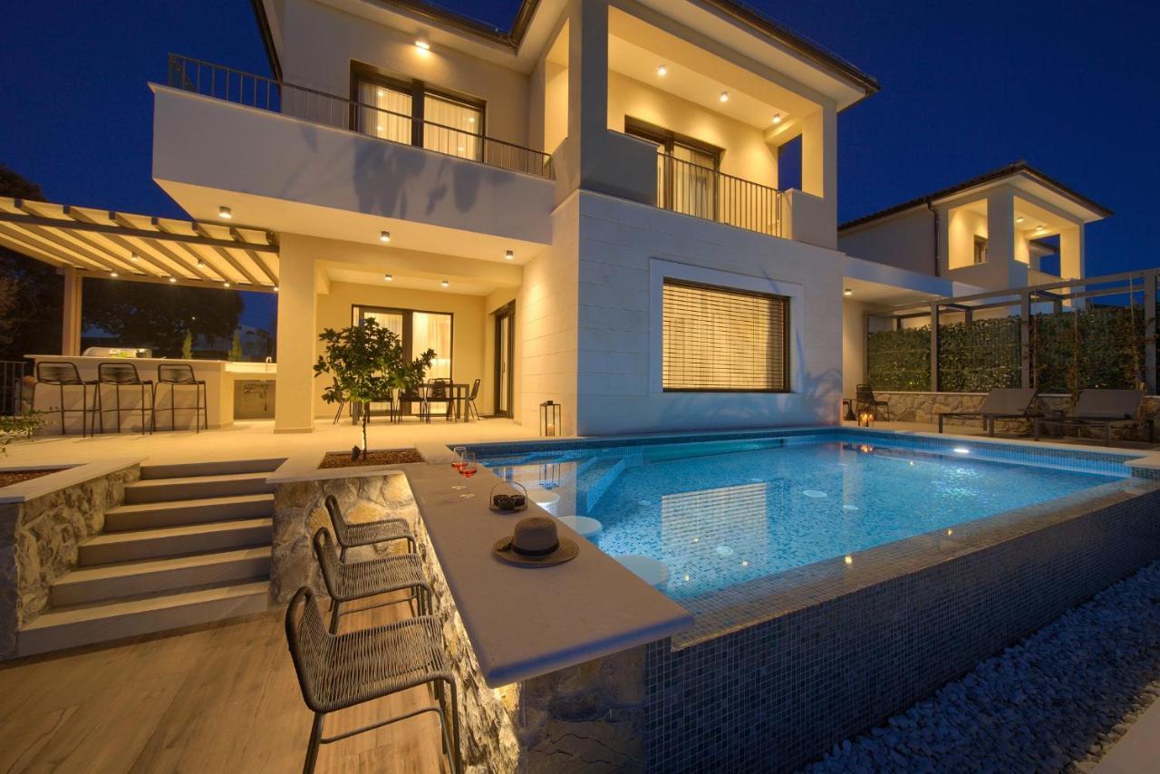 Luxury Lord And Lady Villa