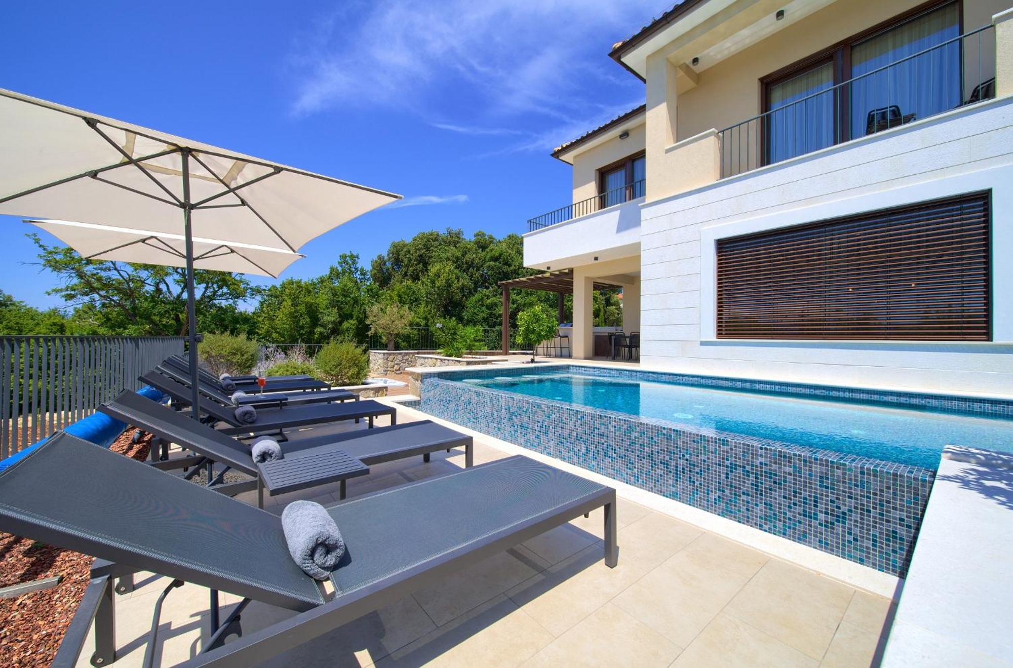 Luxury Lord And Lady Villa Pinezići