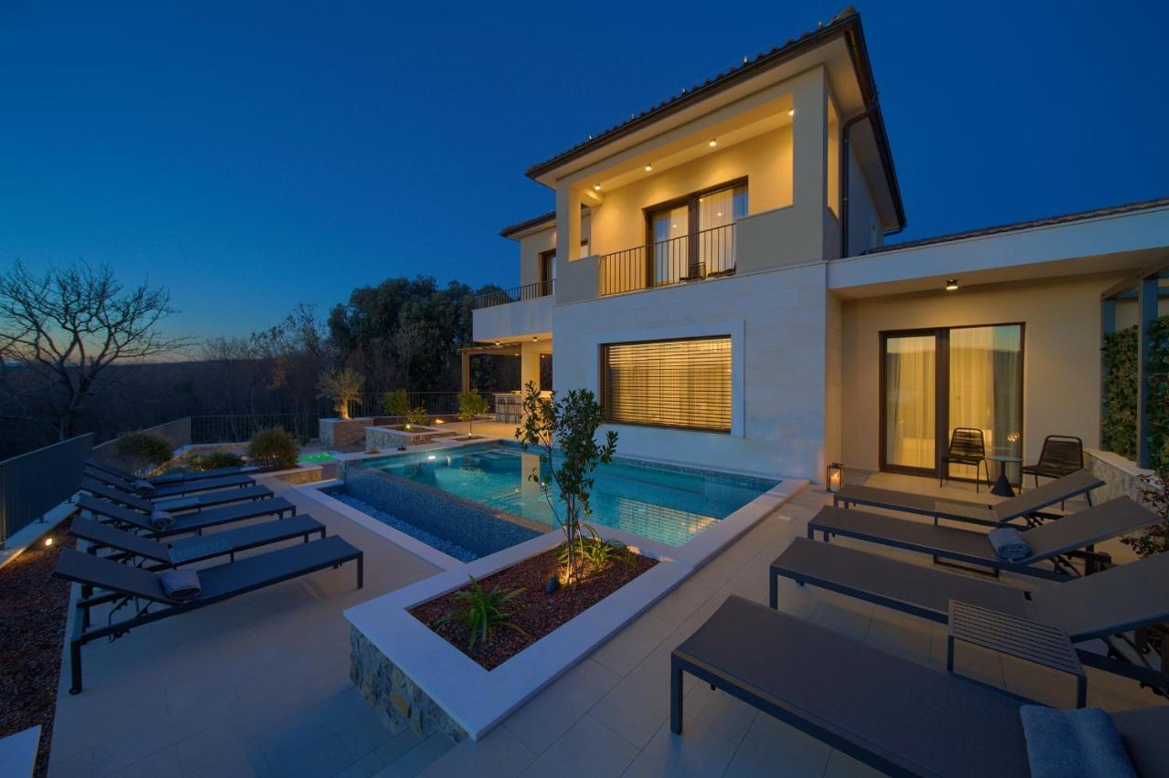 Luxury Lord And Lady Villa *