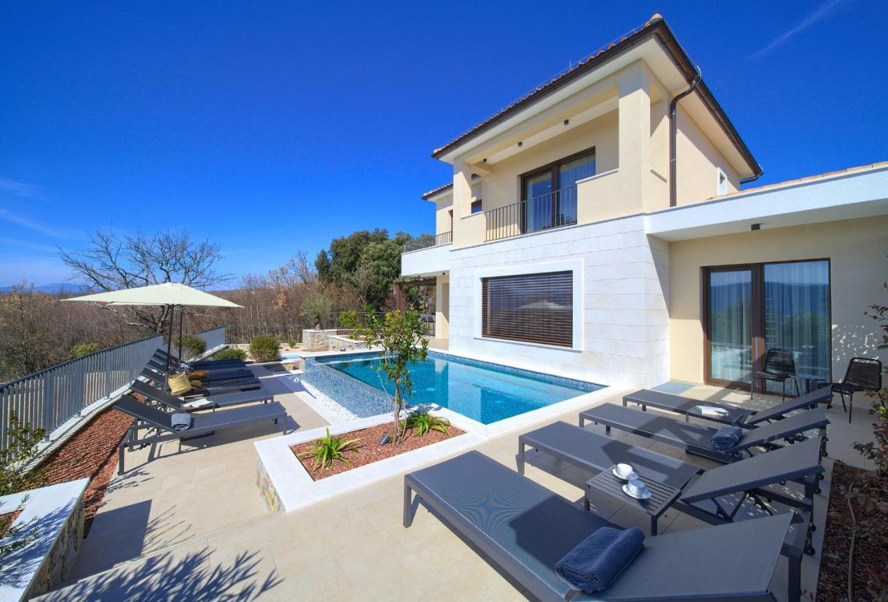 Luxury Lord And Lady Villa