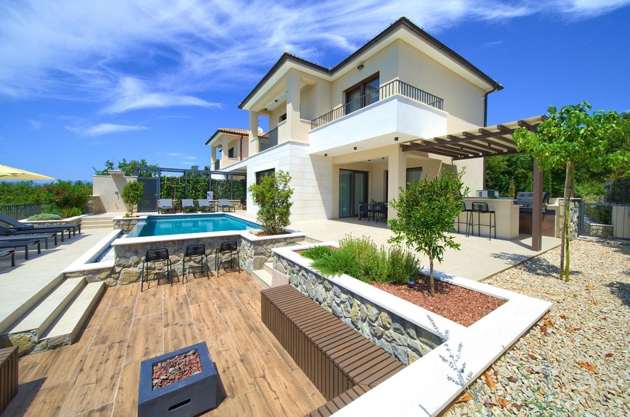 Luxury Lord And Lady Villa