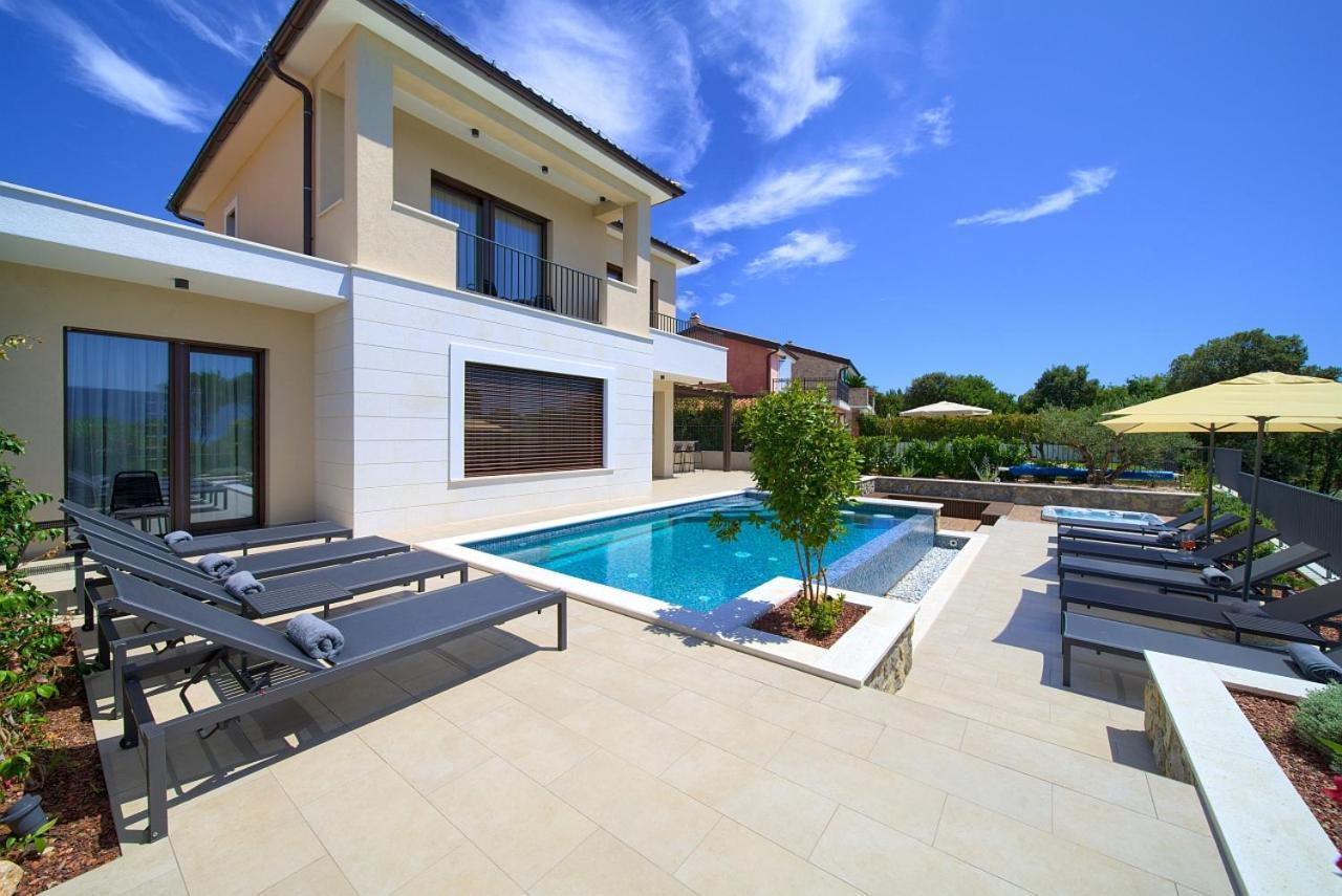 Villa Luxury Lord And Lady